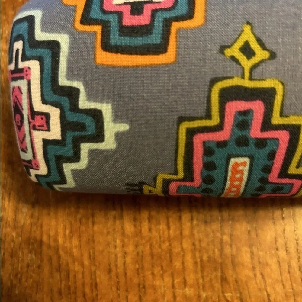 Vera Bradley Hard Clam Shell Eyeglass Case in Aztec